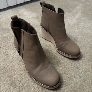 Toms Women's Raven Water Resistant Wedge Booties